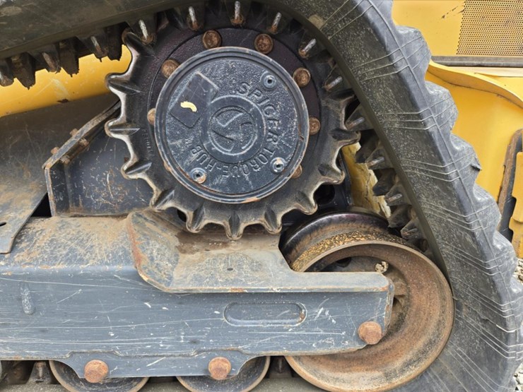 2022-deere-333g-image-61