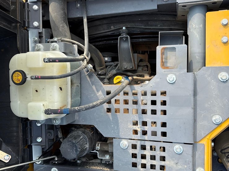 2022-deere-135g-image-22