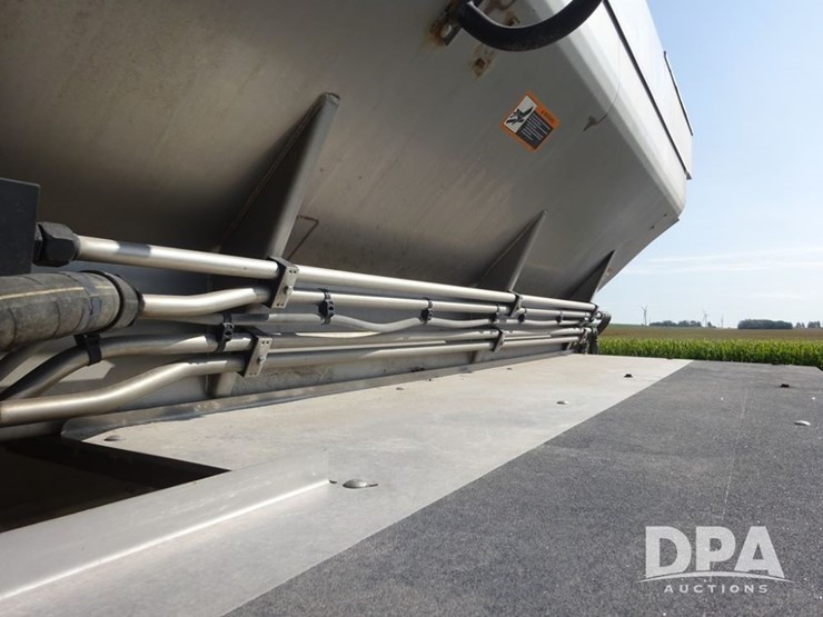 2021-john-deere-f4365-image-28