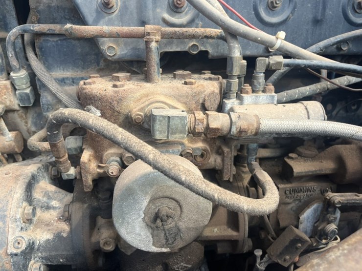 #2686-•-1990-marmon-motor-co-day-cab-truck-tractor-image-47