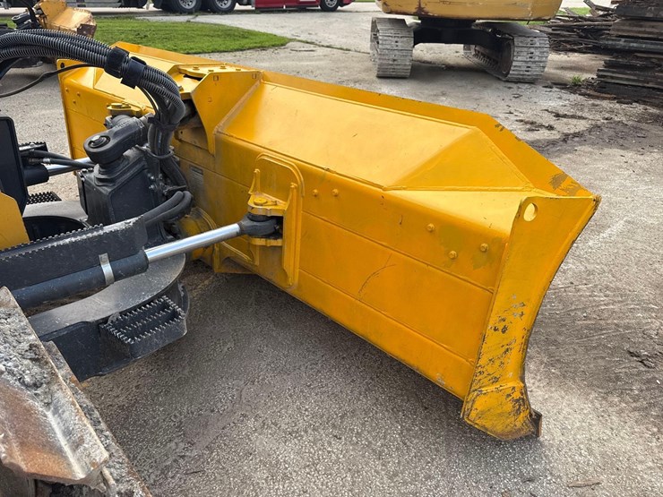 2023-deere-450-lgp-image-9