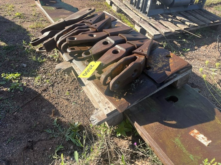#2660-•-approx-145"-bucket-cutting-edge-image-4