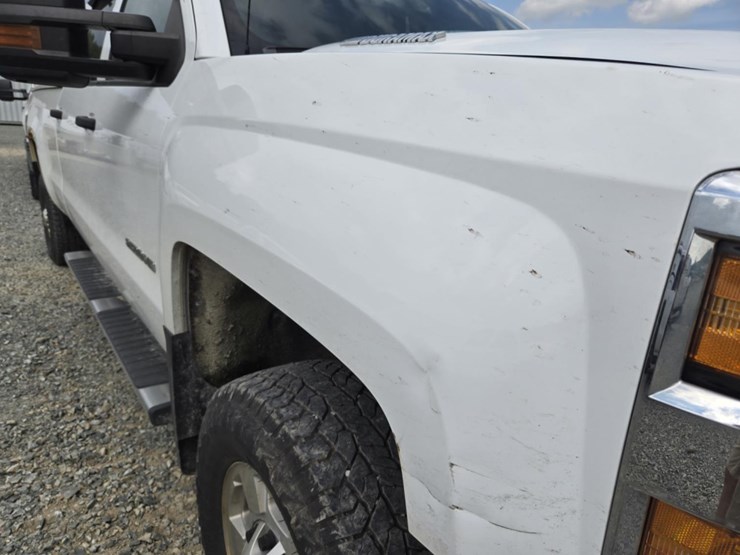 2016-chevrolet-2500hd-image-17