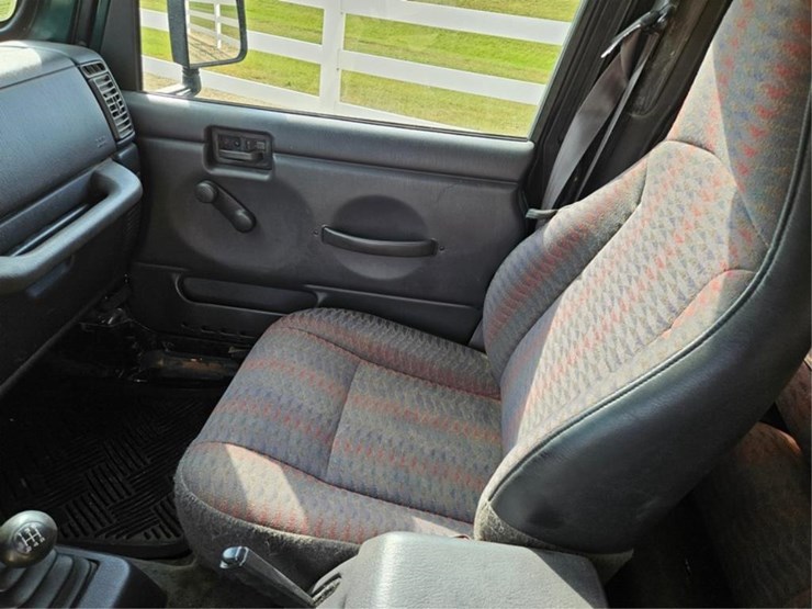 1999-jeep-wrangler-image-31