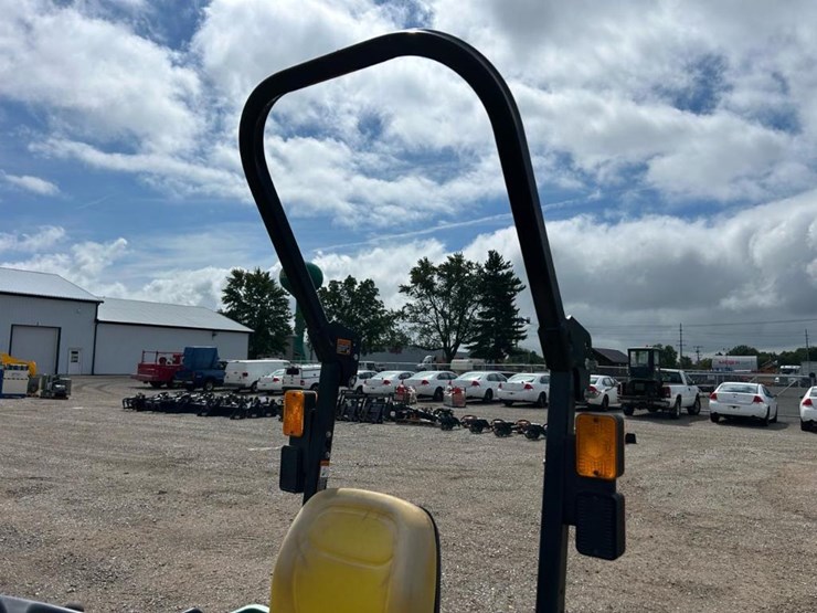 2020-john-deere-1023e-image-21