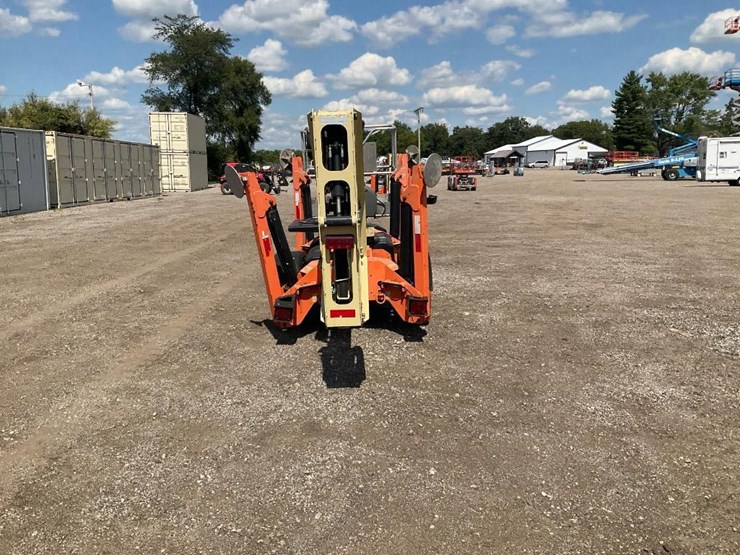 2012-jlg-t350-image-2