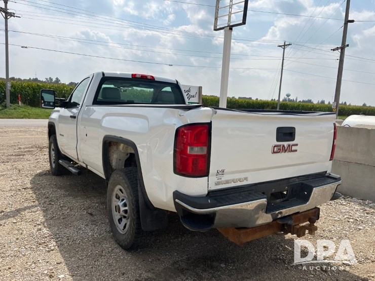 2017-gmc-3500-image-8