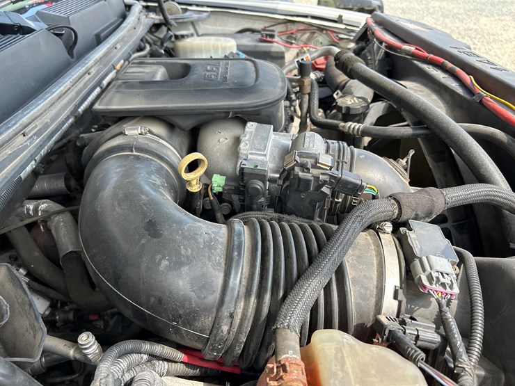 2014-chevrolet-3500-image-40