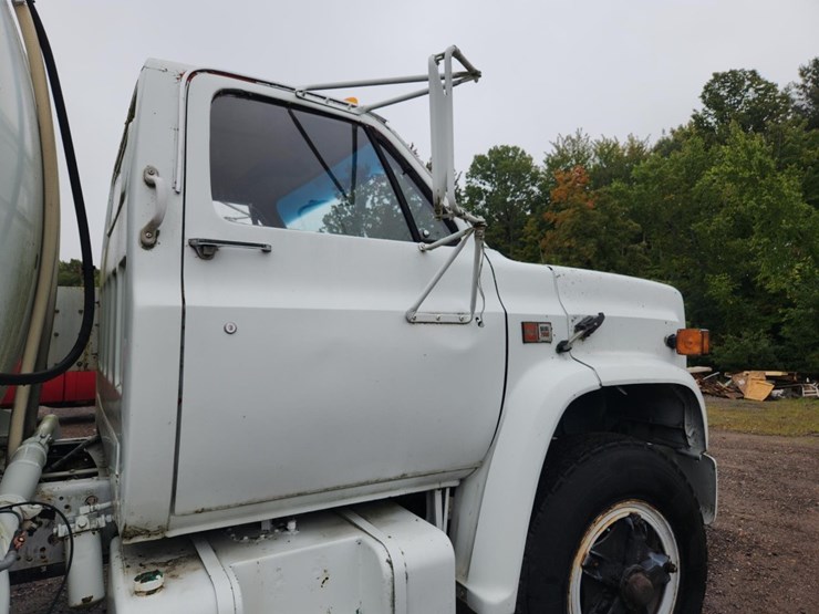 #1647-•-1976-gmc-fuel-truck-image-15