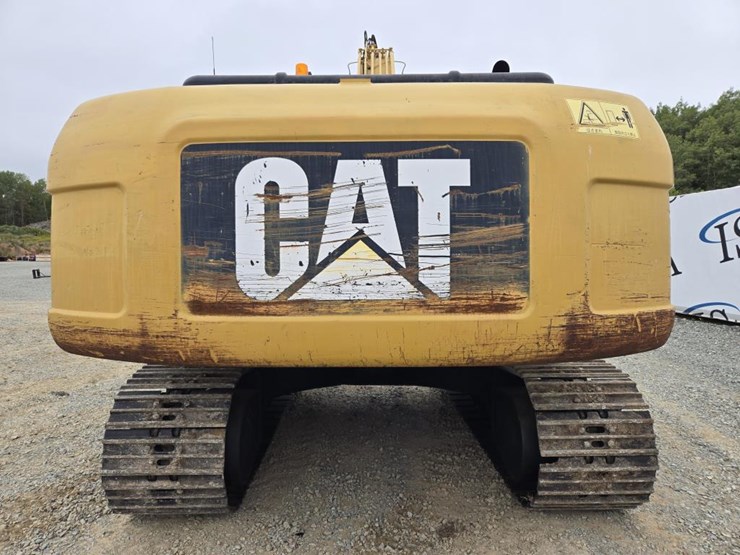 2011-caterpillar-320d-image-4
