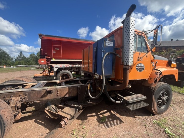 #2688-•-1998-navistar-2674-6x4-day-cab-truck-tractor-image-6