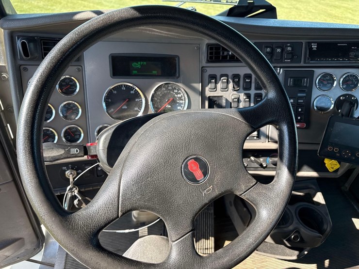 2021-kenworth-t370-image-22
