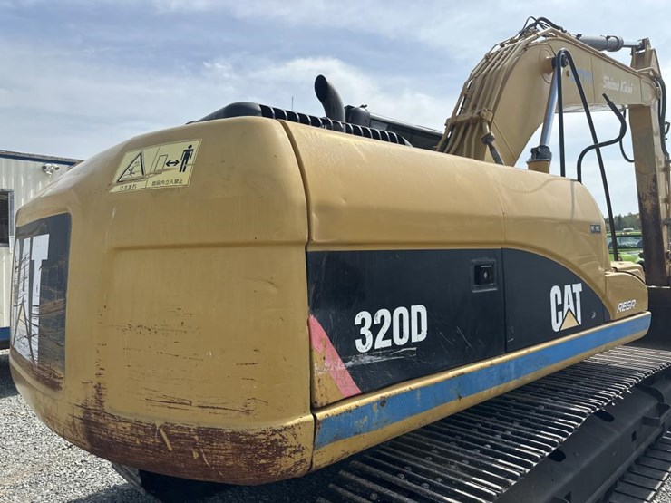 2011-caterpillar-320d-image-38