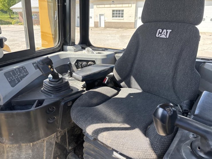 2018-caterpillar-d6t-lgp-image-44