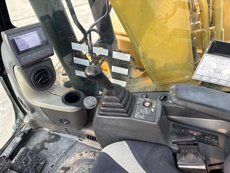 2016-caterpillar-312fgc-image-23