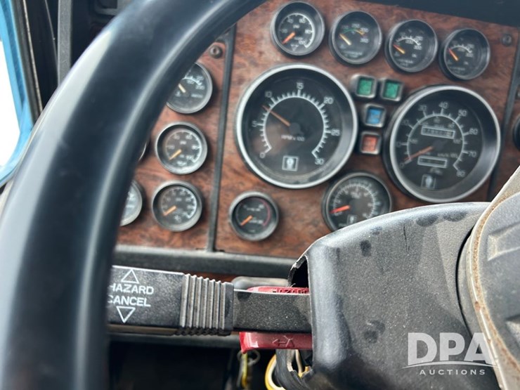 1999-kenworth-t600-image-45
