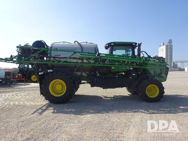 2021-john-deere-f4365-image-21