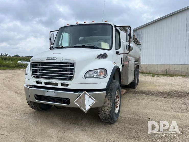 2010-freightliner-business-class-m2-petroleum-truck-(jn2961,-unit-491)-image-2
