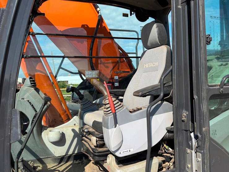 2019-hitachi-zx350lc-6n-image-23