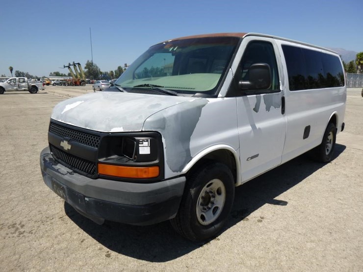 2003-chevrolet-express-2500-image-2