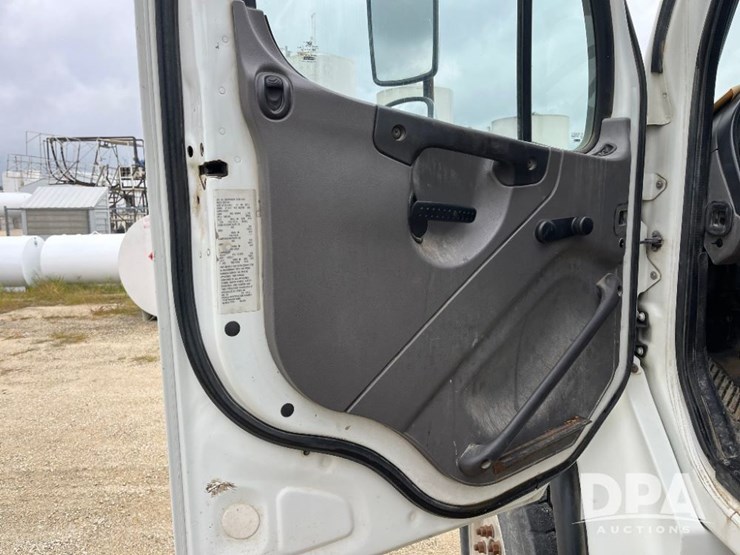 2010-freightliner-business-class-m2-petroleum-truck-(jn2961,-unit-491)-image-72