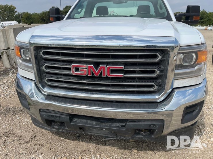 2017-gmc-3500-image-15