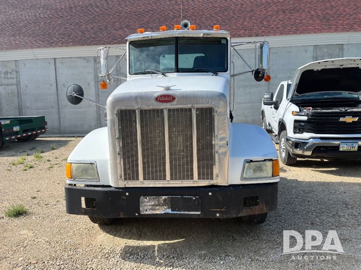 2000-peterbilt-385-image-2