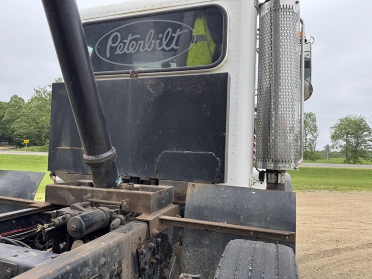 1995-peterbilt-359-image-34