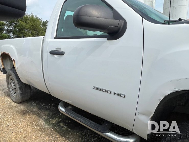 2012-gmc-3500hd-image-18