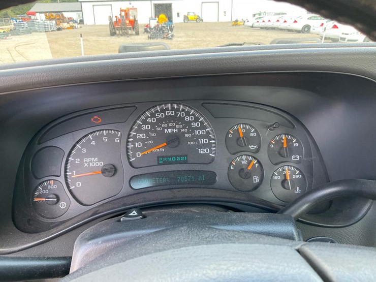2004-chevrolet-k2500-image-76