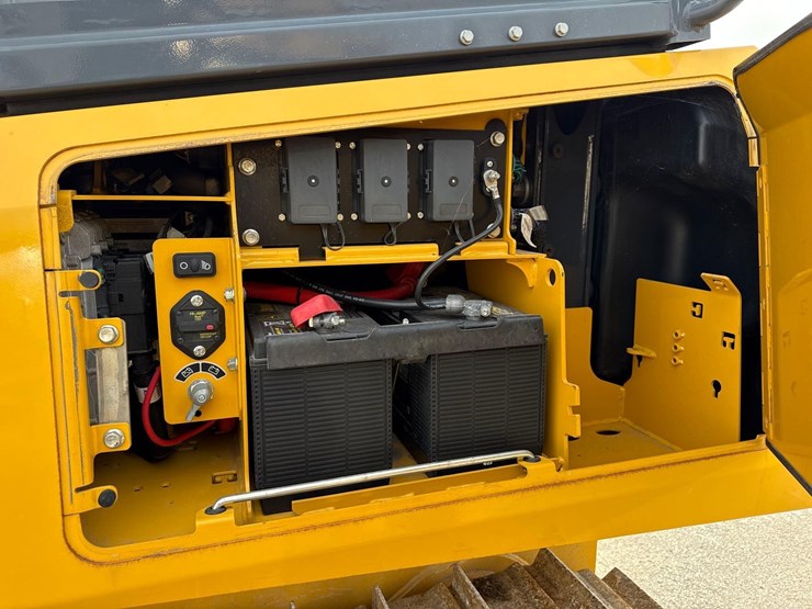 2021-deere-450-lgp-image-19