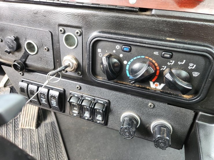 2019-western-star-4900sf-image-62