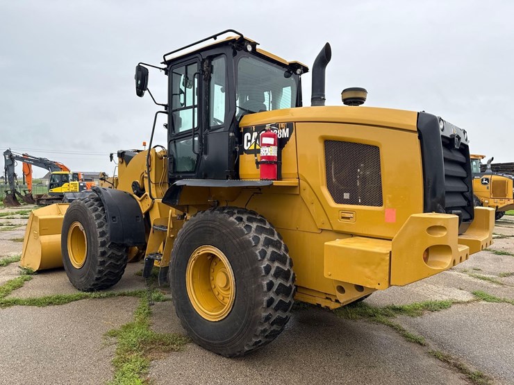 2016-caterpillar-938m-image-3