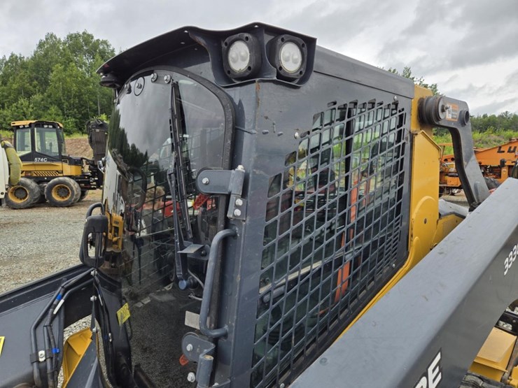 2022-deere-333g-image-41
