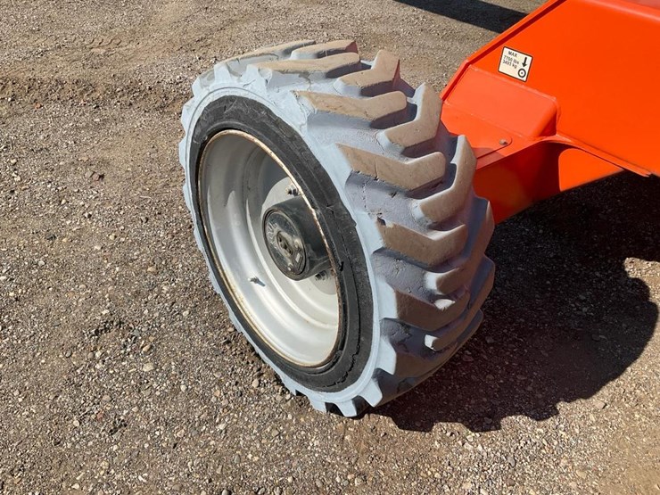 2010-jlg-m600jp-image-11