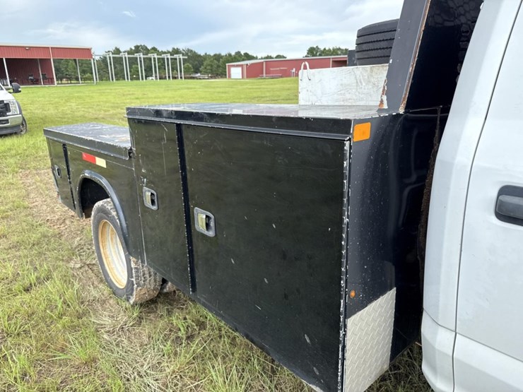 2020-ford-f550-image-28