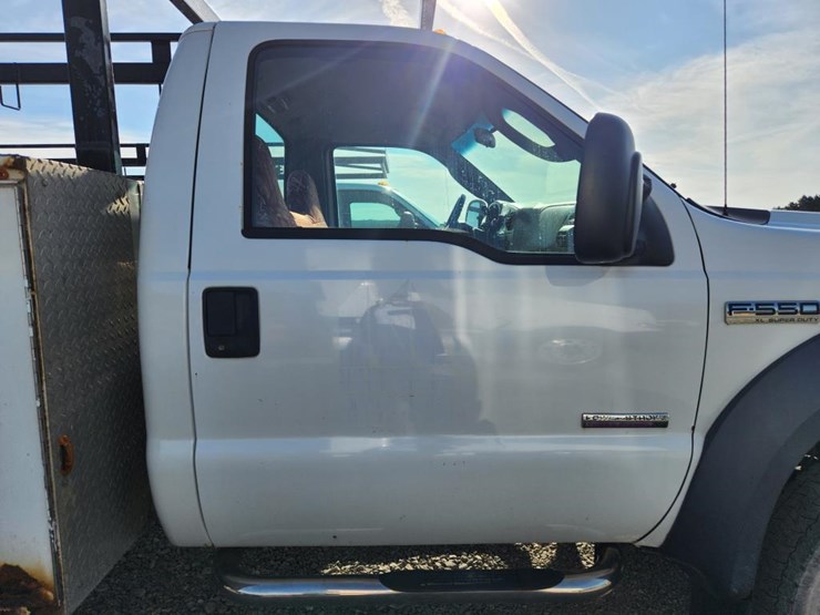 2006-ford-f550-image-28