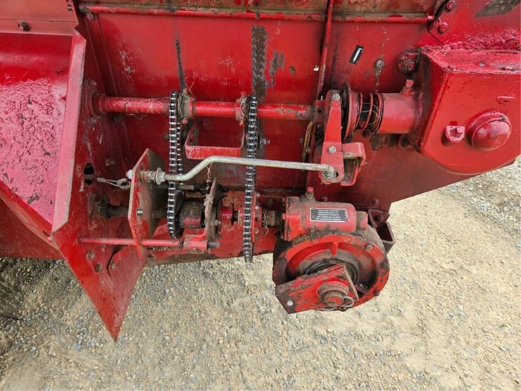 new-holland-195-image-24