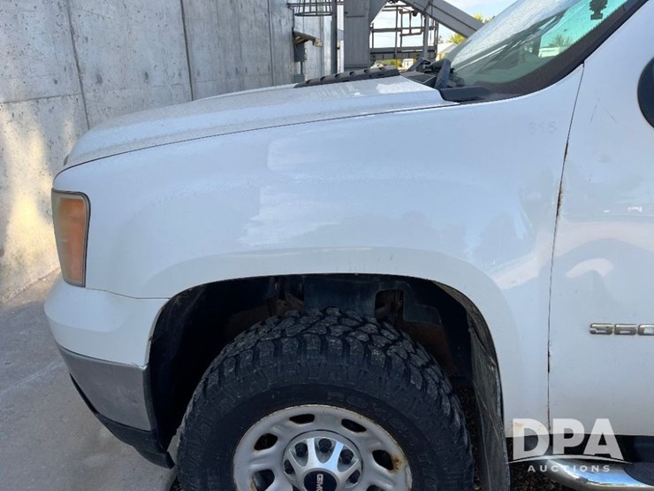 2012-gmc-3500hd-image-12