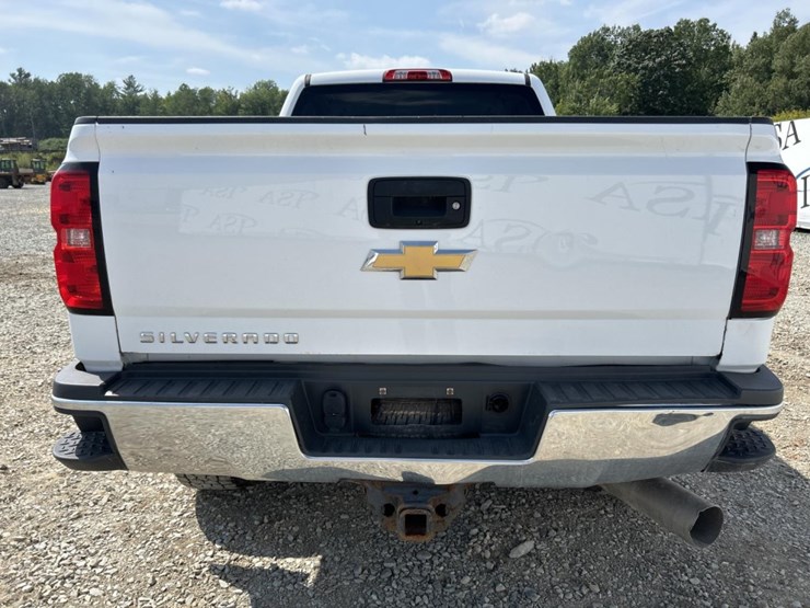 2018-chevrolet-2500-image-3