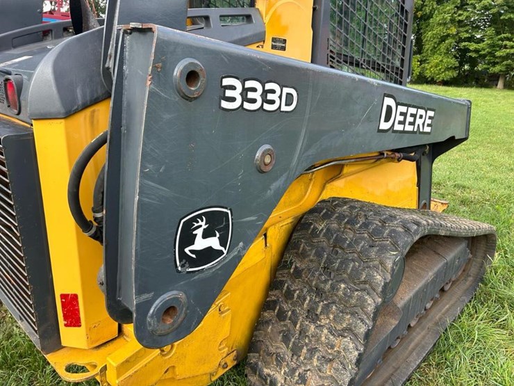 2012-deere-333d-image-35