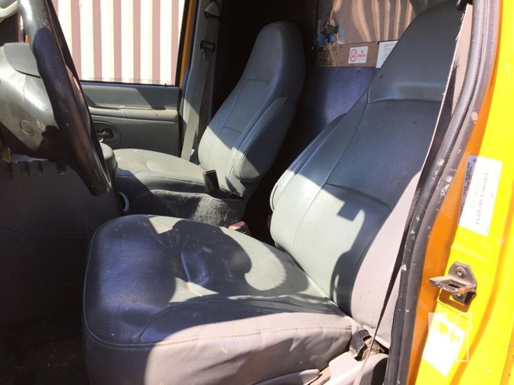 2004-ford-e250-image-8