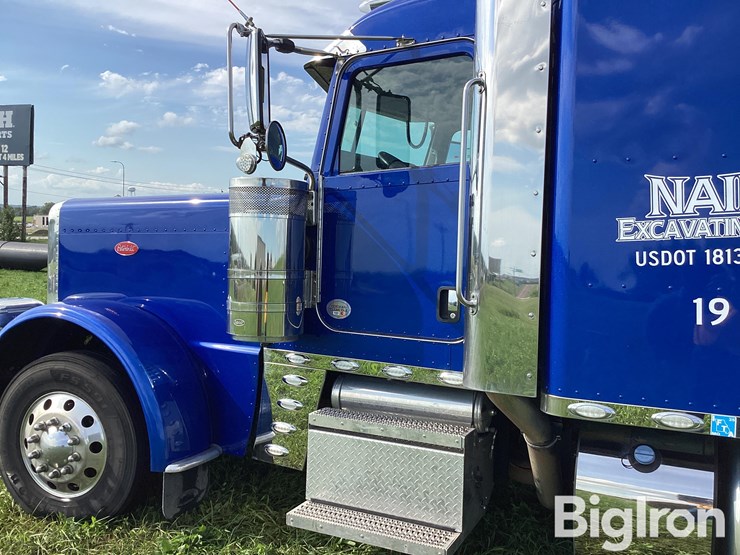2023-peterbilt-389-image-9