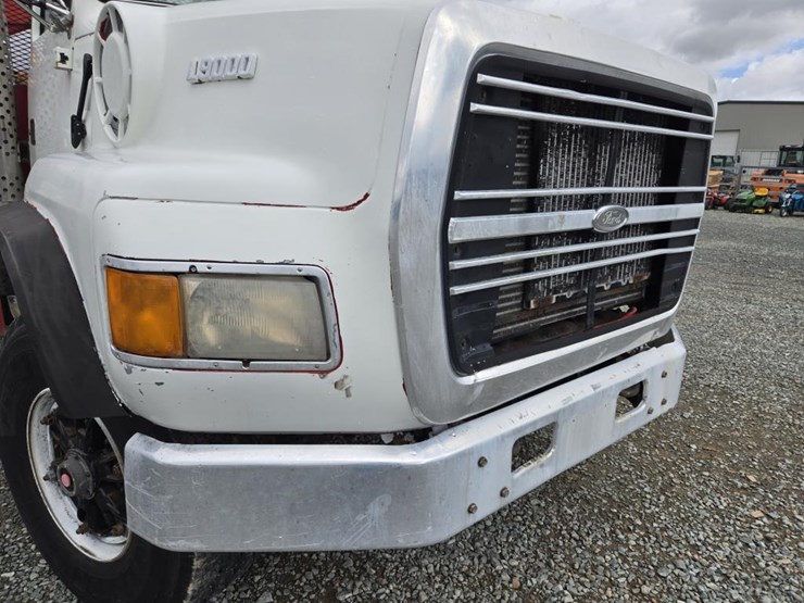 1995-ford-l9000-image-9