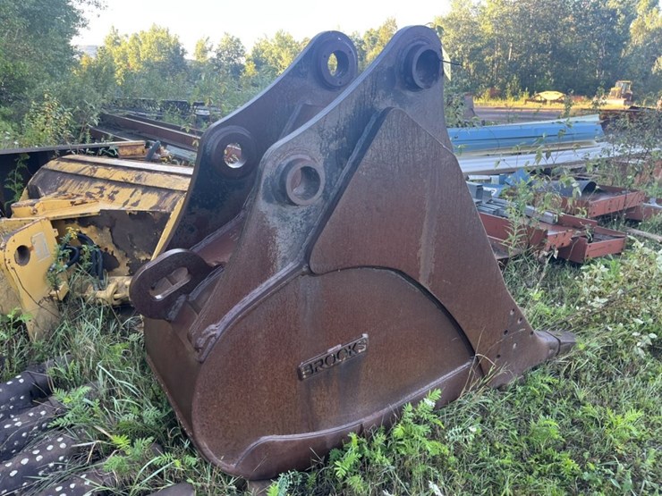 #2538-•-approx-28“-excavator-bucket-image-2