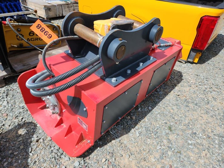 caterpillar-320-image-3