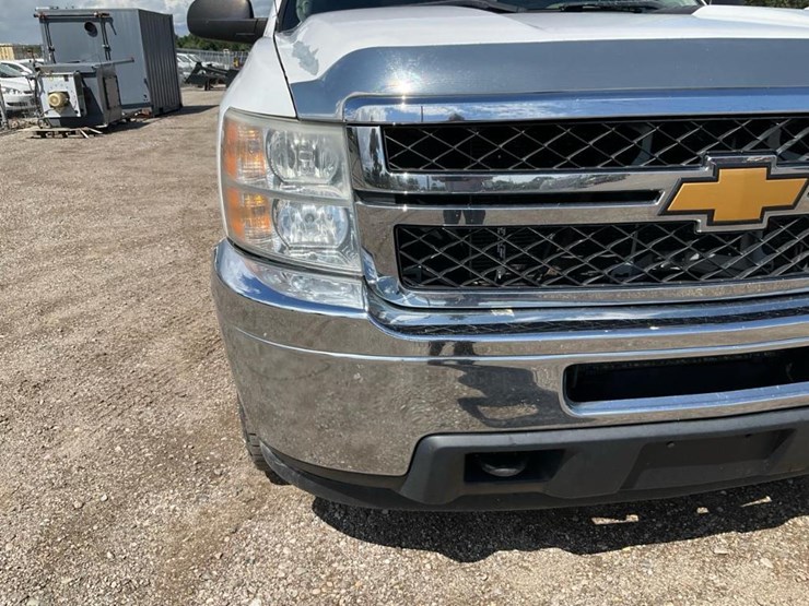 2013-chevrolet-silverado-2500-image-11