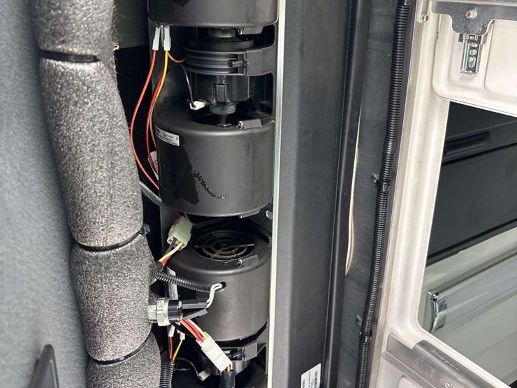 2021-mercedes-benz-sprinter-4500-image-17