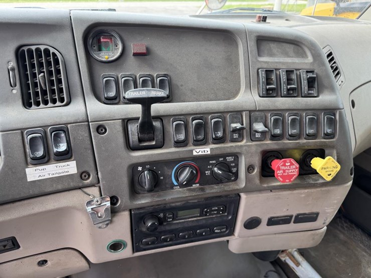 #1084-•-2006-sterling-tandem-axle-patrol-truck-image-69