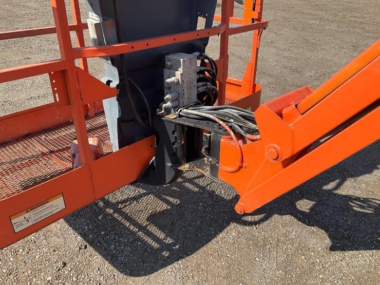 2010-jlg-m600jp-image-15